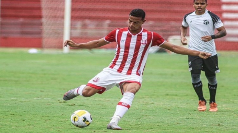 Fernando Neto fez sua estreia no time profissional do Náutico nesta temporada